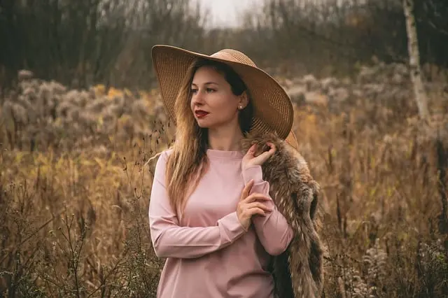Najważniejsze akcesoria na każdą porę roku dla stylowej kobiety