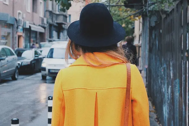 Jakie trendy w modzie są na topie w wiosennych stylizacjach?