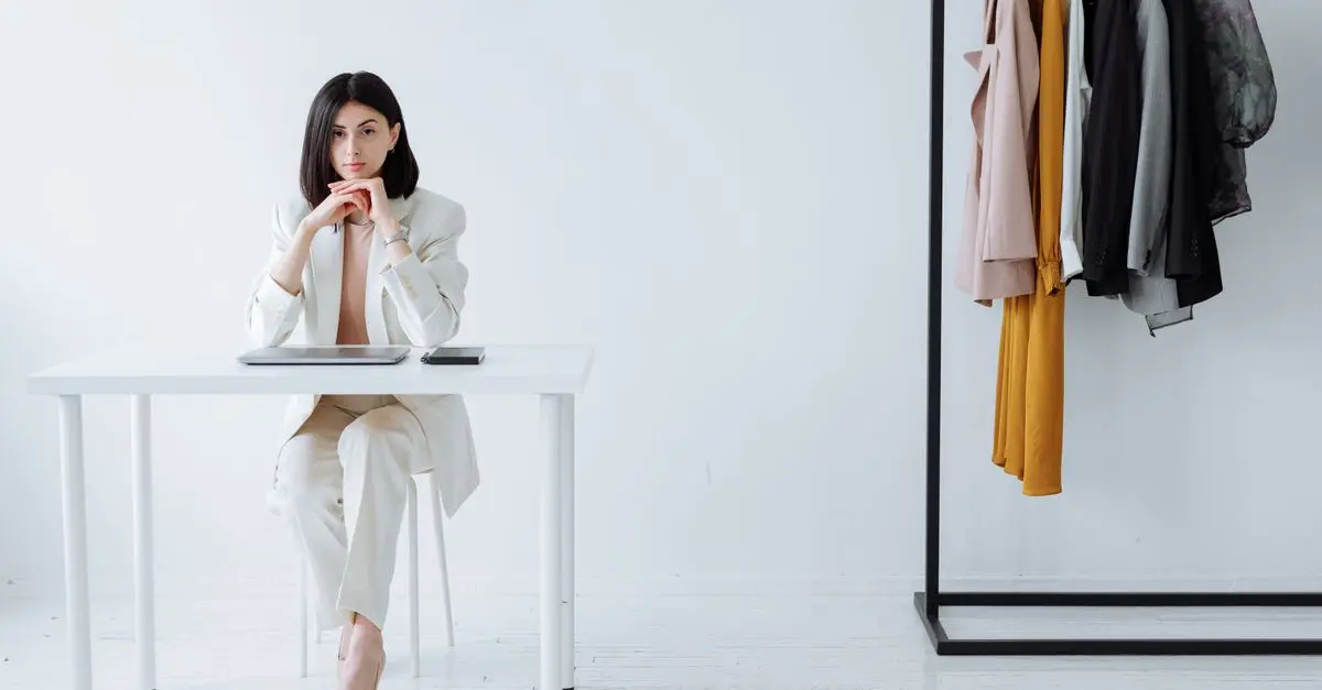 Jak stworzyć capsule wardrobe dla stylowej kobiety?